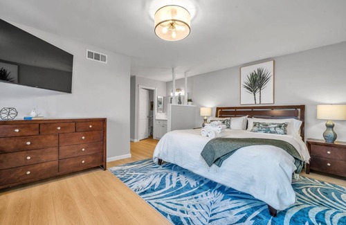 Lake Balboa House | 5BR Home Lake Balboa-Sleeps10 w Gazebo&Basketball!