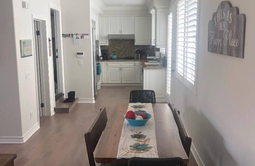 Corona del Mar House | 6 Blks from beach. Walking distance to restaurants, shops. Excellent location!