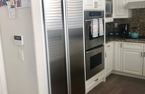 Corona del Mar House | 6 Blks from beach. Walking distance to restaurants, shops. Excellent location!