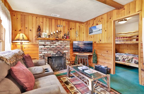 Big Bear Lake Cabin | 60 m² Cabin ∙ 2 bedrooms ∙ 3 guests