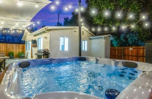 Thousand Oaks House | 63 m² House ∙ 2 bedrooms ∙ 4 guests