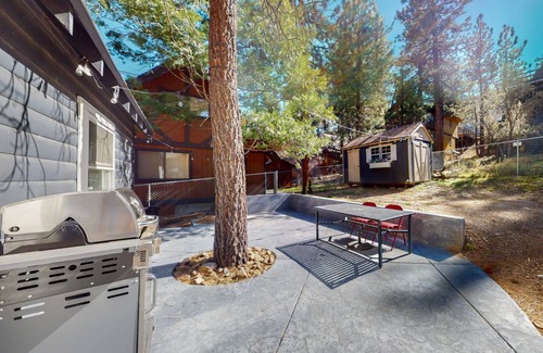 Big Bear City Cabin | 64 m² Cabin ∙ 1 bedroom ∙ 4 guests