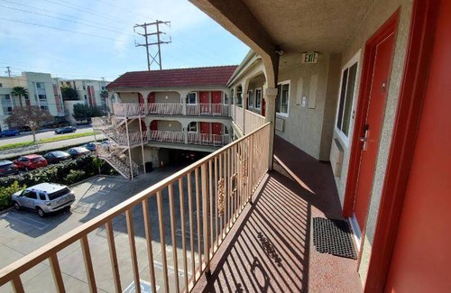 NoHo Arts District House | 65 m² Motel ∙ 127 guests