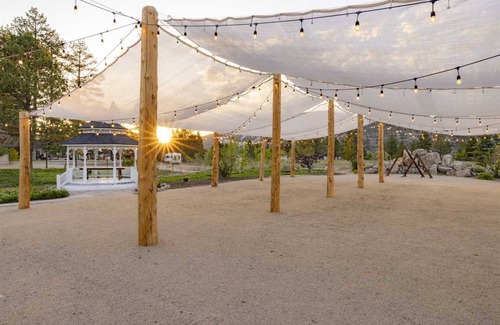 Big Bear Hotel | 678 m² Hotel ∙ 13 bedrooms ∙ 56 guests