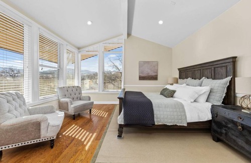 Stallion Springs House | 687 m² House ∙ 5 bedrooms ∙ 16 guests