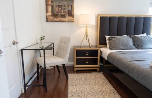 Burbank House | 70 m² House ∙ 2 bedrooms ∙ 6 guests