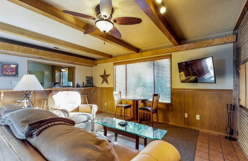 Shaver Lake Cottage | 74 m² Cabin ∙ 1 bedroom ∙ 2 guests