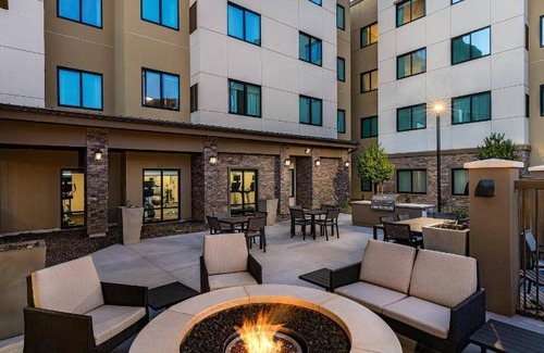 Moreno Valley Hotel | 74 m² Hotel ∙ 127 guests