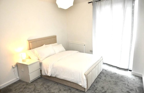 Royal Docks Apartment | 75 m² Apartment ∙ 2 bedrooms ∙ 4 guests