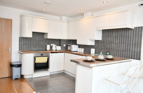 Royal Docks Apartment | 75 m² Apartment ∙ 2 bedrooms ∙ 4 guests