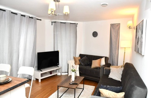 Royal Docks Apartment | 75 m² Apartment ∙ 2 bedrooms ∙ 4 guests