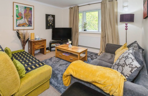 Hatfield Apartment | 75 m² Apartment ∙ 2 bedrooms ∙ 5 guests