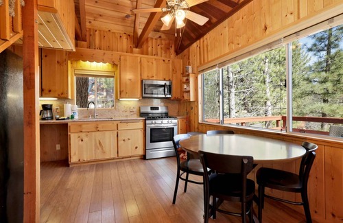 Fawnskin Cabin | 76 m² Cabin ∙ 2 bedrooms ∙ 4 guests