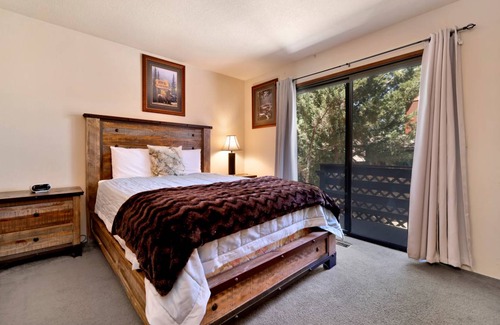 Summit Estates Cabin | 76 m² Cabin ∙ 2 bedrooms ∙ 4 guests