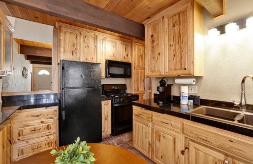Sugarloaf Cabin | 78 m² Cabin ∙ 2 bedrooms ∙ 4 guests