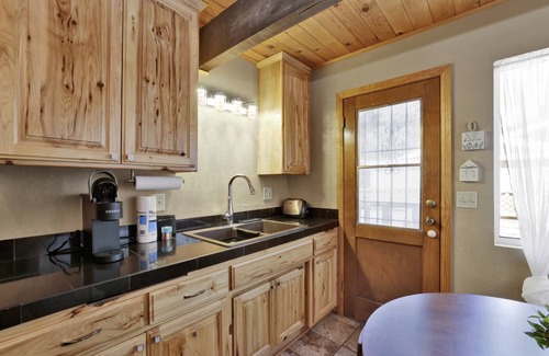 Sugarloaf Cabin | 78 m² Cabin ∙ 2 bedrooms ∙ 4 guests