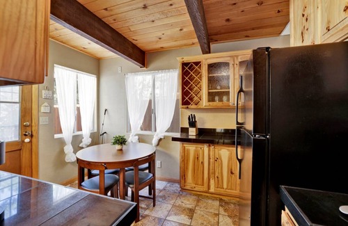 Sugarloaf Cabin | 78 m² Cabin ∙ 2 bedrooms ∙ 4 guests