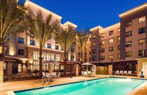 Tustin Hotel | 79 m² Hotel ∙ 2 bedrooms ∙ 127 guests