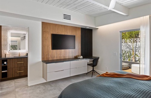 Historic Tennis Club Condo | 79 m² Condo ∙ 1 bedroom ∙ 2 guests