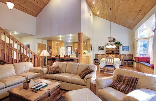 North Wawona Cabin | (7N) Miller's Landing at The Redwoods In Yosemite