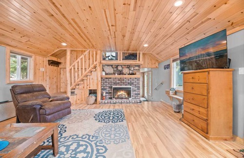 Boulder Bay Cabin | 87 m² Cabin ∙ 2 bedrooms ∙ 4 guests