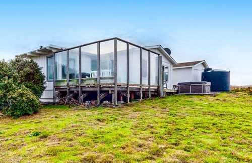 Fort Bragg Cottage | 89 m² Cabin ∙ 2 bedrooms ∙ 6 guests