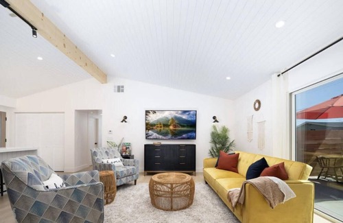 Southwest Anaheim House | 9 mins to Disneyland | Bluetique