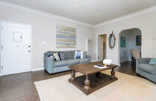 Beverly Hills Apartment | 93 m² Apartment ∙ 2 bedrooms ∙ 4 guests