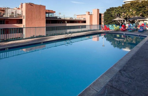 Village of La Jolla Hotel | 93 m² Hotel ∙ 2 bedrooms ∙ 127 guests