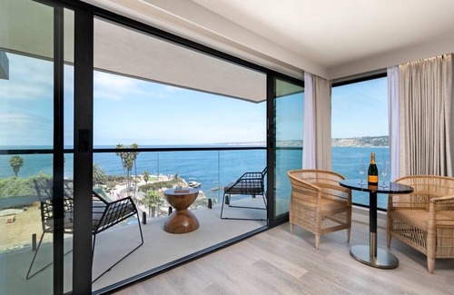 Village of La Jolla Hotel | 93 m² Hotel ∙ 2 bedrooms ∙ 127 guests