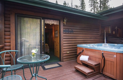 North Wawona Cabin | (93R) Deer Lodge at The Redwoods In Yosemite