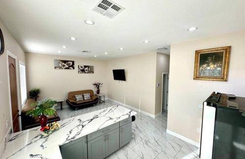 Midway City House | 94 m² House ∙ 3 bedrooms ∙ 6 guests