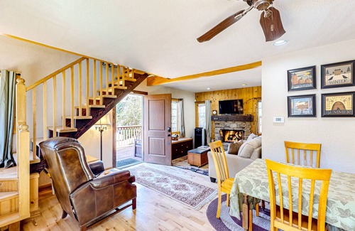 Cedar Glen Cabin | 95 m² Cabin ∙ 2 bedrooms ∙ 6 guests