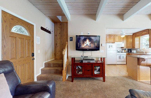Lake Arrowhead Cabin | 97 m² Cabin ∙ 3 bedrooms ∙ 5 guests