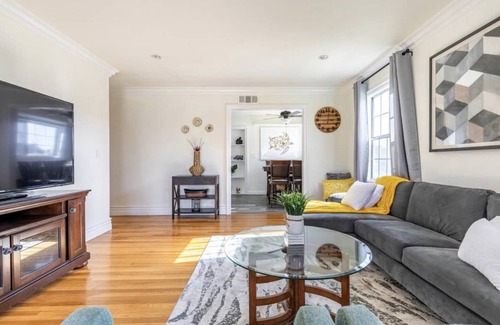 Northwest Anaheim House | 98 m² House ∙ 2 bedrooms ∙ 4 guests