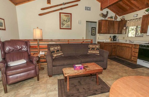 Big Bear City House | 99 m² House ∙ 3 bedrooms ∙ 6 guests