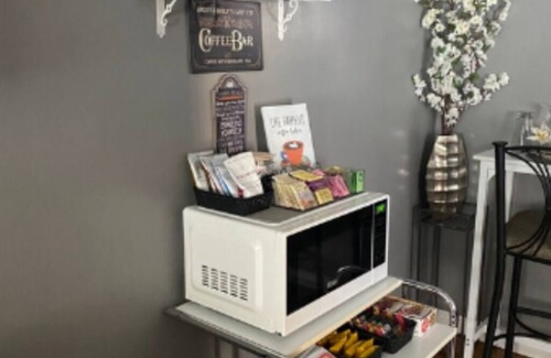 Mid City Apartment | A cozy hideaway, in a central located a half a block from grocer