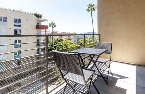 Wilshire Center Apartment | Adorable Koreatown 1BR w/ Gym, Pool, walk to Wilshire Blvd, by Blueground