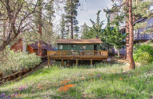 Big Bear Lake House | Adorable mountain home in great location with yard - dog-friendly