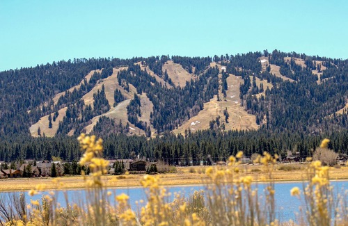 Big Bear Lake House | Adorable mountain home in great location with yard - dog-friendly