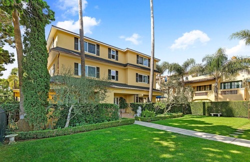 West Beach Apartment | Affordable Beach Getaway #9 — blocks to the Beach, Downtown State St & Funk Zone