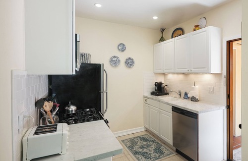 West Beach Apartment | Affordable Executive Getaway — blocks to Beach and Funk Zone