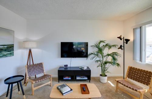 Zaferia Apartment | Airy Long Beach Condo Rental 2 Mi to Ocean!