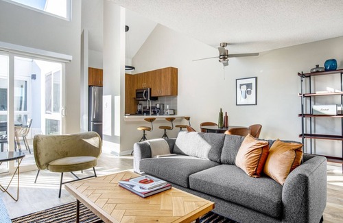South Redondo Apartment | Airy Redondo Beach 2BR Loft w/Pool, Gym, steps to Beach, by Blueground