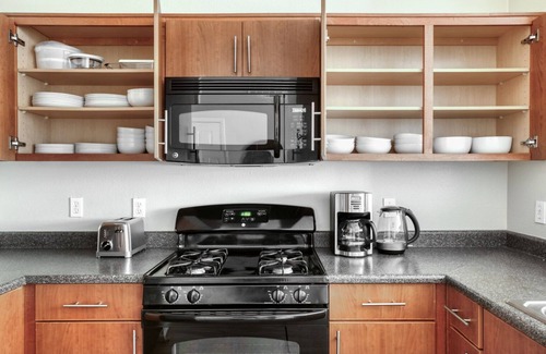 Warner Center Apartment | Airy Woodland Hills 2BR w/ Gym & Pool, near Westfield Mall, by Blueground