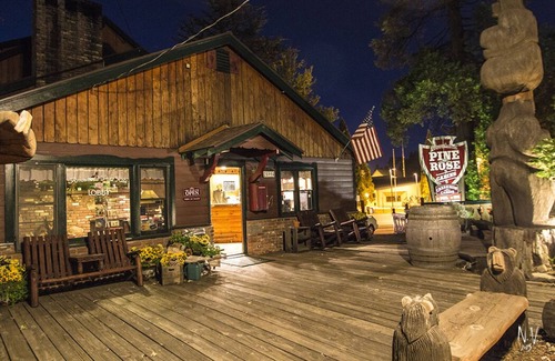 Twin Peaks Cabin | Alpine Lodge - Lodge | Seven Beds+ | Two Bathrooms | Sleeps Ten