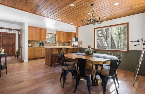 Big Bear House | Alpine Verde Cabin: Hot Tub, Game Room, EV Charger