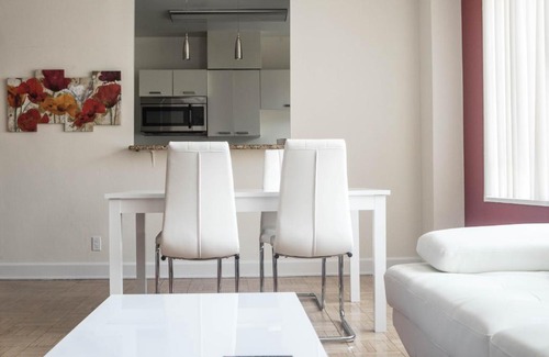 La Brea Apartment | Amazing 2bed/2 bath near the Grove