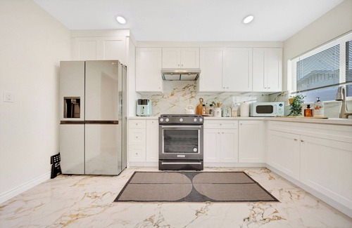 Midway City House | Amazing 4-bedroom house in peaceful Midway City w/fire pit lounge, backyard