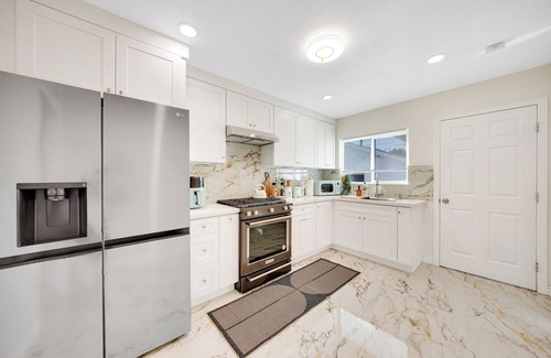 Midway City House | Amazing 4-bedroom house in peaceful Midway City w/fire pit lounge, backyard
